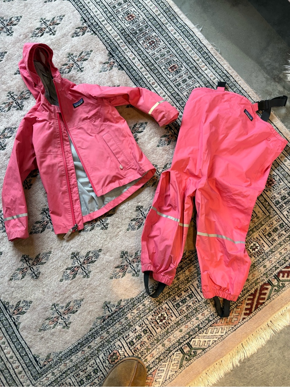 Patagonia girls 3t rain suit